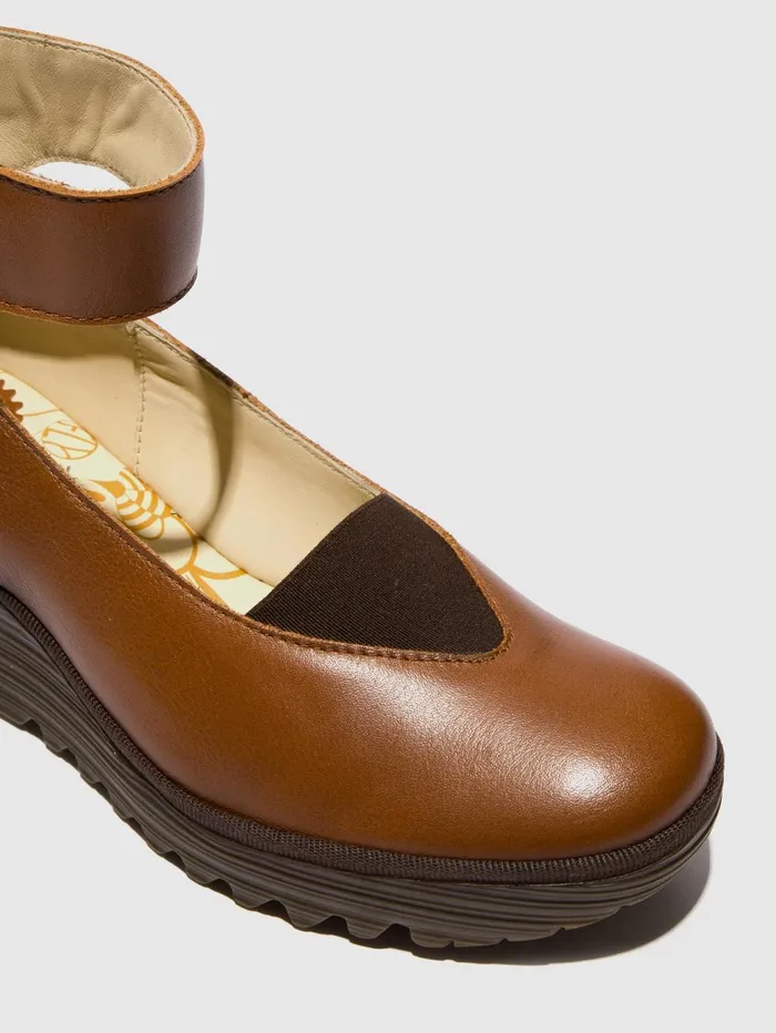 Closed Shoes YOUS529FLY TAN Women Fly London Shoes