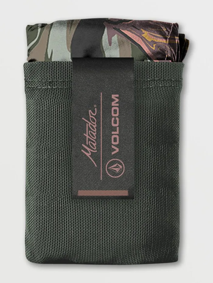 Matador Pocket Blanket 8211 Rinsed Black Mens Volcom Accessories Matador Pocket Blanket 8211 Rinsed Black Mens Volcom Accessories