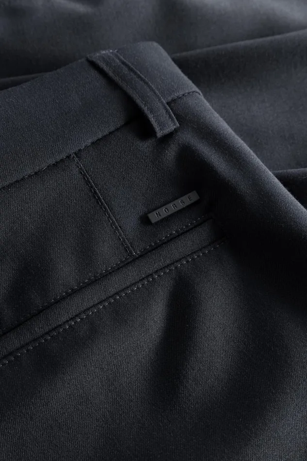 Men Benn Relaxed Light Wool Pleated Short Dark Navy Norse Projects Shorts