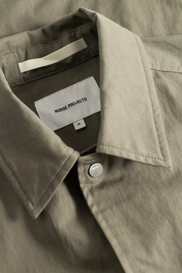 Men Pelle Fine Broken Twill Overshirt Sediment Green Norse Projects Overshirts