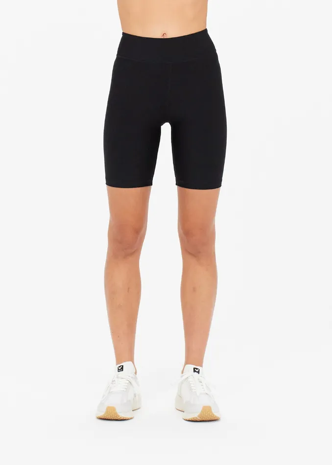 Shorts Women THE UPSIDE MATTE TECH SPIN SHORT Shorts Women THE UPSIDE MATTE TECH SPIN SHORT