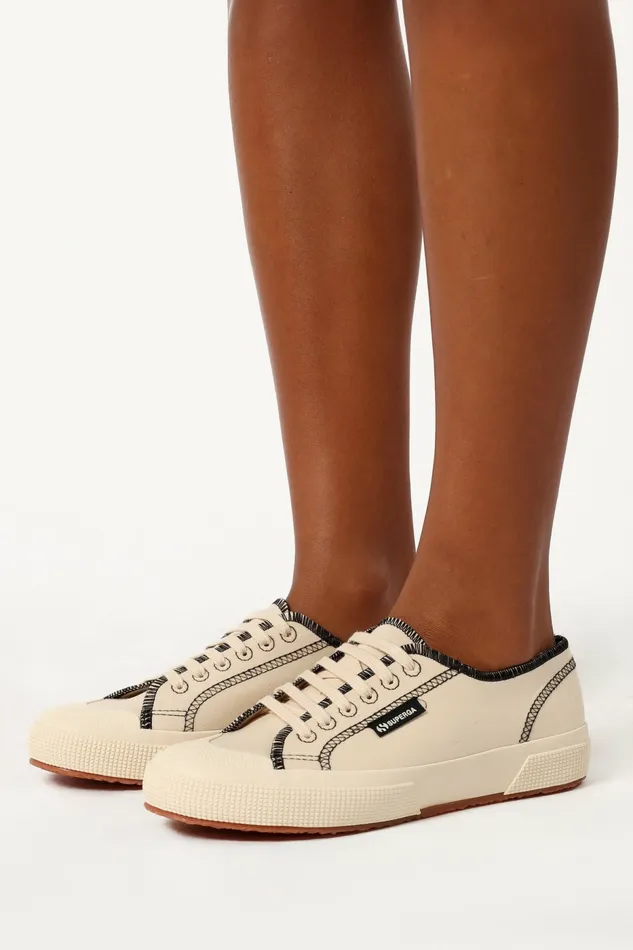 Sneakers Petal and Pup Women 2294 Drill Overlock Stitching Raw Off White