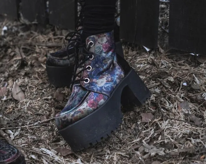 TUK Shoes Boots Women Floral Velvet Nosebleed Boot