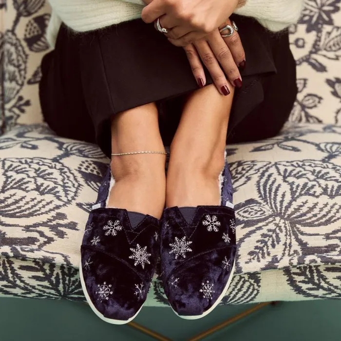 Toms TOMS Classics Alpargata Cloudbound Cozy Navy Velvet Embroidered Metallic Snowflakes 8211 Women Toms TOMS Classics Alpargata Cloudbound Cozy Navy Velvet Embroidered Metallic Snowflakes 8211 Women