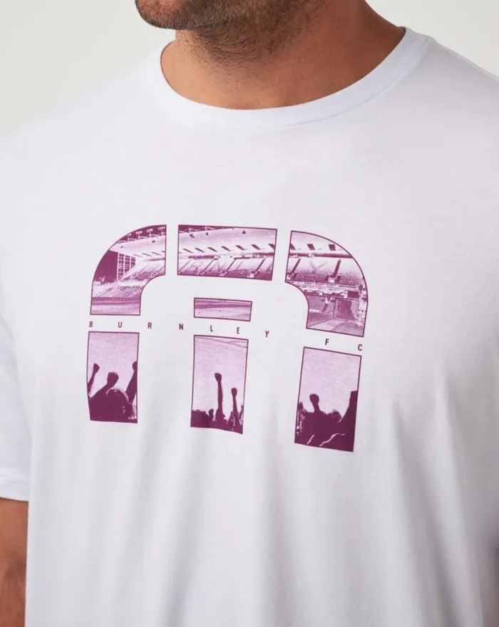 TravisMathew BURNLEY SHOOTOUT TEE White Men Tees TravisMathew BURNLEY SHOOTOUT TEE White Men Tees