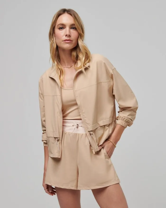 TravisMathew GIRLS WEEKEND TECH WOVEN JACKET Cuban Sand Women Jackets TravisMathew GIRLS WEEKEND TECH WOVEN JACKET Cuban Sand Women Jackets