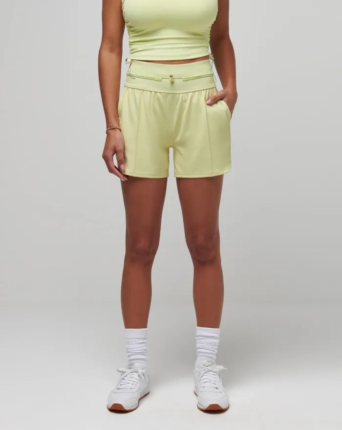 TravisMathew QUEENSTOWN MOVEKNIT SHORT Heather Pale Lime Yellow Women Shorts