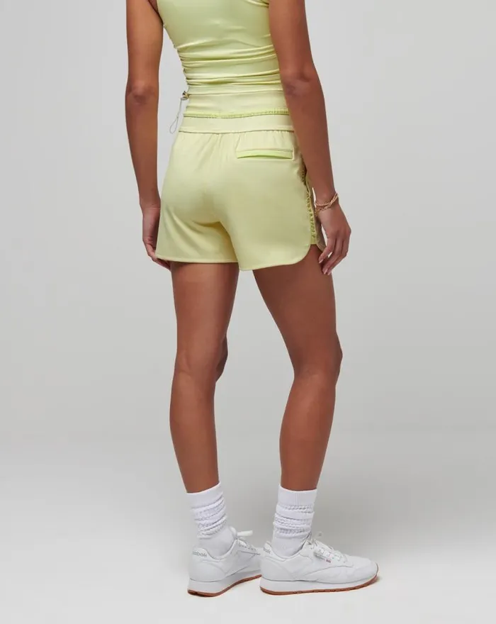 TravisMathew QUEENSTOWN MOVEKNIT SHORT Heather Pale Lime Yellow Women Shorts TravisMathew QUEENSTOWN MOVEKNIT SHORT Heather Pale Lime Yellow Women Shorts