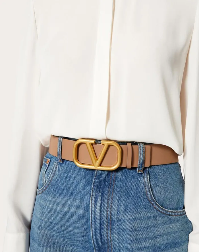 Valentino Belts Woman Reversible Vlogo Signature Belt In Glossy Calfskin 40 Mm For Woman In Smokey Beigeblack Smokey Beigeblack Valentino Belts Woman Reversible Vlogo Signature Belt In Glossy Calfskin 40 Mm For Woman In Smokey Beigeblack Smokey Beigeblack
