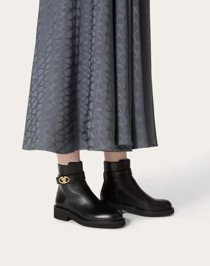 Valentino Boots Woman Vlogo Locker Calfskin Ankle Boot 40mm For Woman In Black Black Valentino Boots Woman Vlogo Locker Calfskin Ankle Boot 40mm For Woman In Black Black