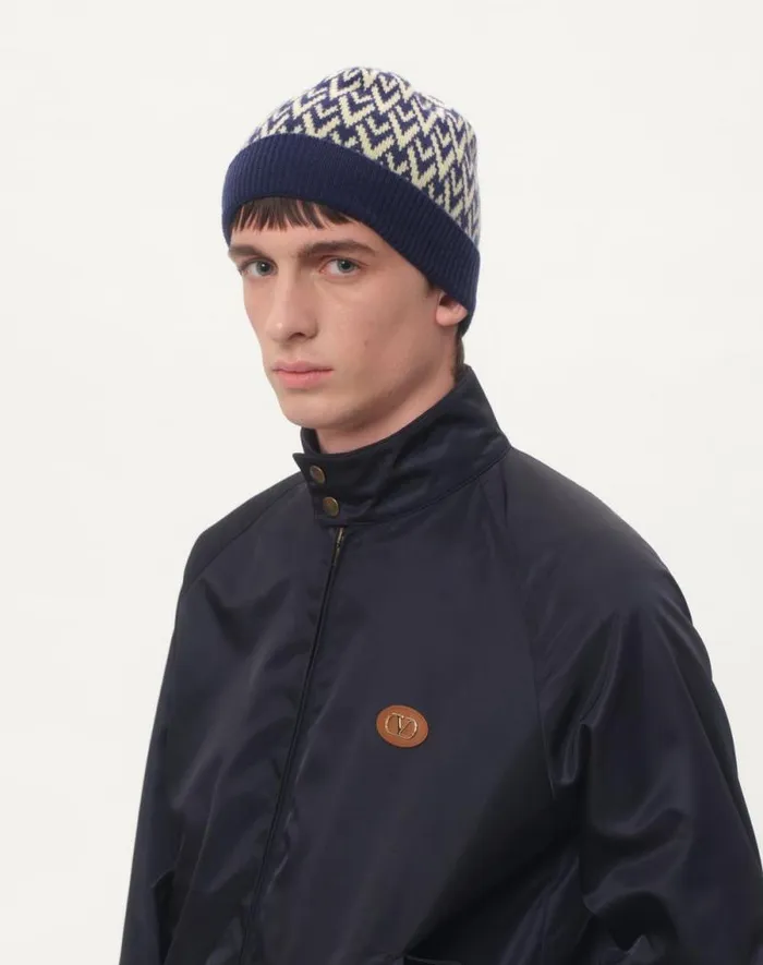 Valentino Hats And Gloves Man Toute La V Signature Knitted Wool Beanie For Man In Navycream Navycream Valentino Hats And Gloves Man Toute La V Signature Knitted Wool Beanie For Man In Navycream Navycream