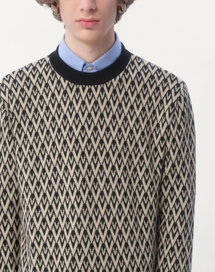 Valentino Knitwear Man Crewneck Wool Sweater With Toute La V Jacquard Pattern For Man In Blackcream Blackcream Valentino Knitwear Man Crewneck Wool Sweater With Toute La V Jacquard Pattern For Man In Blackcream Blackcream