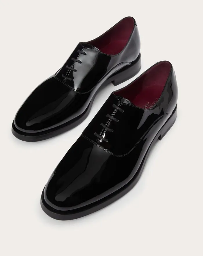 Valentino Laceups And Loafers Man Vlogo Signature Patent Leather Derby For Man In Black Black Valentino Laceups And Loafers Man Vlogo Signature Patent Leather Derby For Man In Black Black