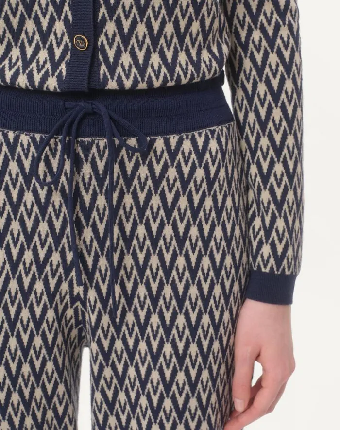 Valentino Pants And Shorts Woman Toute La V Jacquard Wool Knit Pants For Woman In Creamnavy Creamnavy Valentino Pants And Shorts Woman Toute La V Jacquard Wool Knit Pants For Woman In Creamnavy Creamnavy