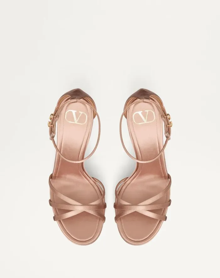 Valentino Sandals Woman Valentino Garavani Eveninglam Satin Platform Sandal 120mm For Woman In Poudre Poudre Valentino Sandals Woman Valentino Garavani Eveninglam Satin Platform Sandal 120mm For Woman In Poudre Poudre