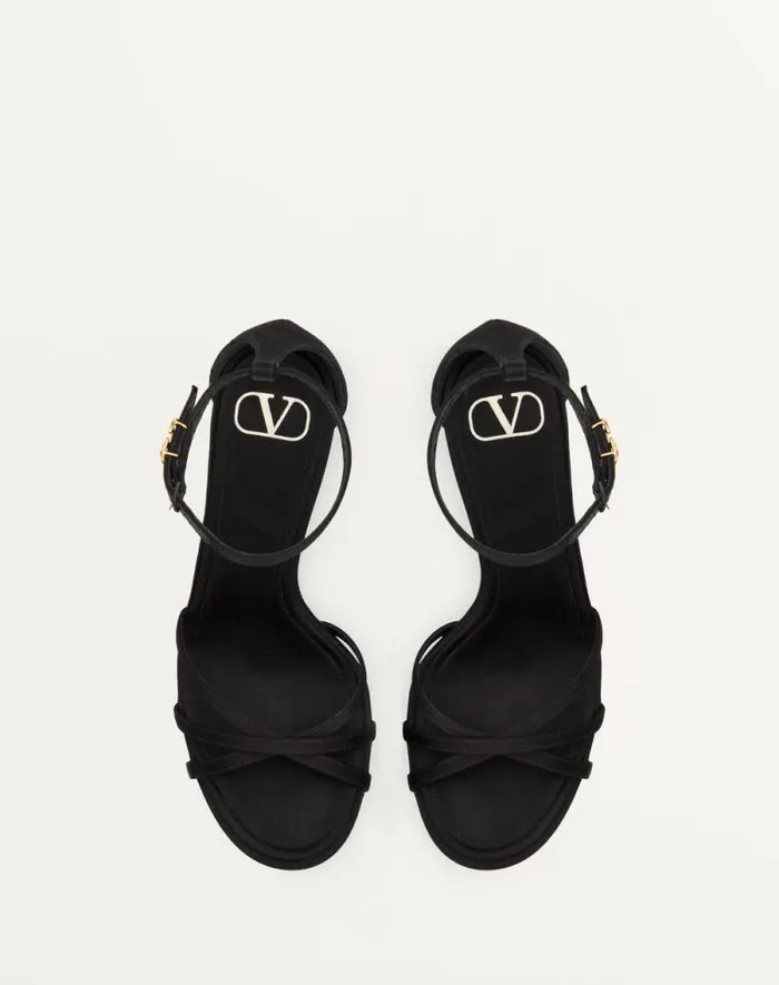 Valentino Sandals Woman Valentino Garavani Eveninglam Satin Platform Sandal 120mm For Woman In Poudre Poudre Valentino Sandals Woman Valentino Garavani Eveninglam Satin Platform Sandal 120mm For Woman In Poudre Poudre