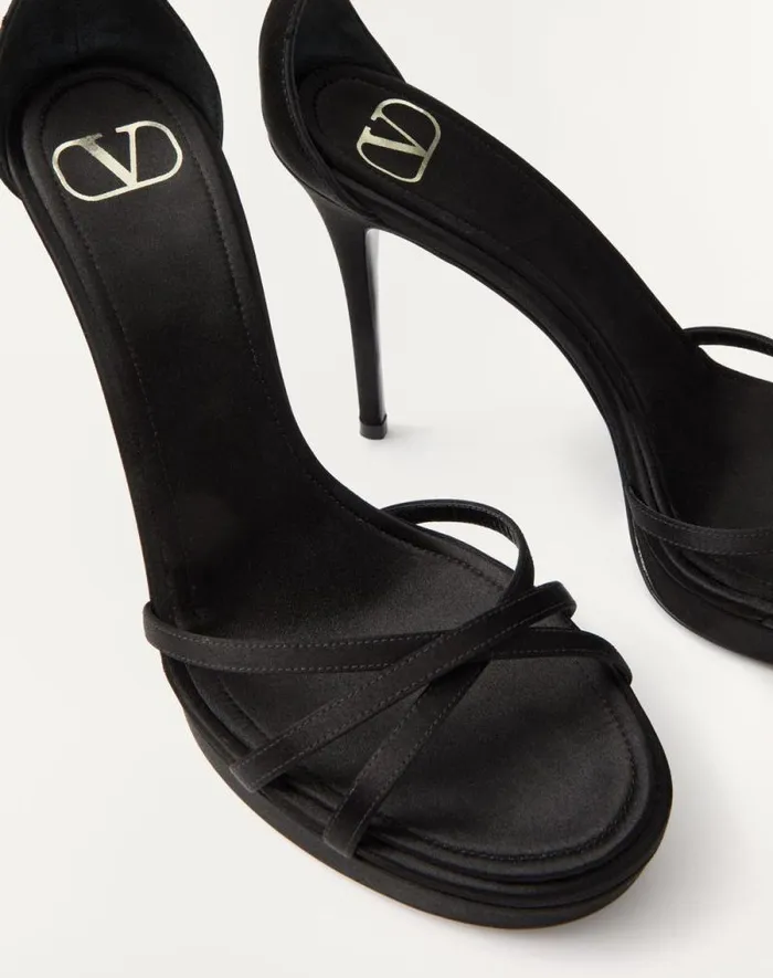 Valentino Sandals Woman Valentino Garavani Eveninglam Satin Platform Sandal 120mm For Woman In Poudre Poudre Valentino Sandals Woman Valentino Garavani Eveninglam Satin Platform Sandal 120mm For Woman In Poudre Poudre