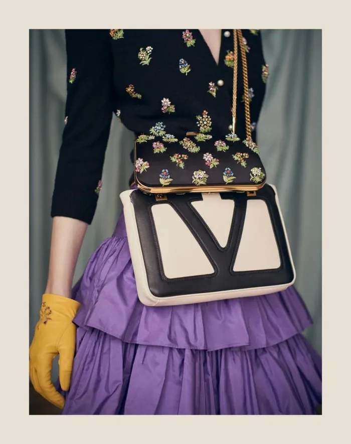 Valentino Shoulder Bags WomanMan Valentino Garavani Viva Superstar Medium Nappa Leather Shopping Bag For Woman In Ivoryblack Ivoryblack