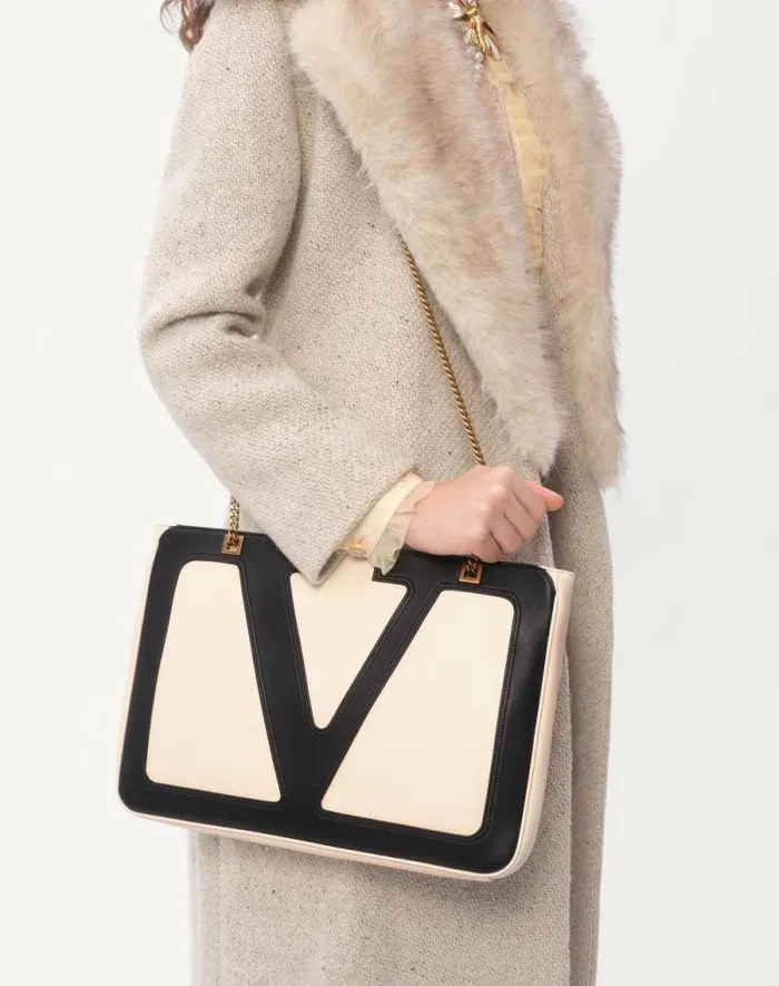 Valentino Shoulder Bags WomanMan Valentino Garavani Viva Superstar Medium Nappa Leather Shopping Bag For Woman In Ivoryblack Ivoryblack