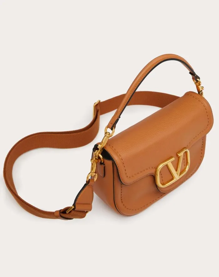 Valentino Shoulder Bags Woman Valentino Garavani Alltime Grainy Calfskin Shoulder Bag For Woman In Rose Cannelle Rose Cannelle Valentino Shoulder Bags Woman Valentino Garavani Alltime Grainy Calfskin Shoulder Bag For Woman In Rose Cannelle Rose Cannelle