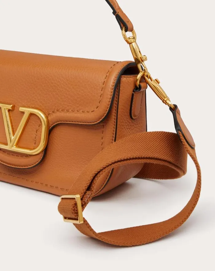 Valentino Shoulder Bags Woman Valentino Garavani Alltime Grainy Calfskin Shoulder Bag For Woman In Rose Cannelle Rose Cannelle Valentino Shoulder Bags Woman Valentino Garavani Alltime Grainy Calfskin Shoulder Bag For Woman In Rose Cannelle Rose Cannelle