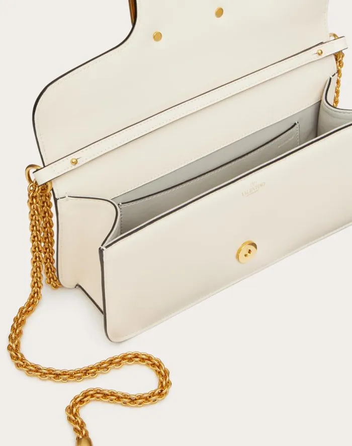 Valentino Shoulder Bags Woman Valentino Garavani Loc Calfskin Shoulder Bag For Woman In Light Ivory Light Ivory Valentino Shoulder Bags Woman Valentino Garavani Loc Calfskin Shoulder Bag For Woman In Light Ivory Light Ivory