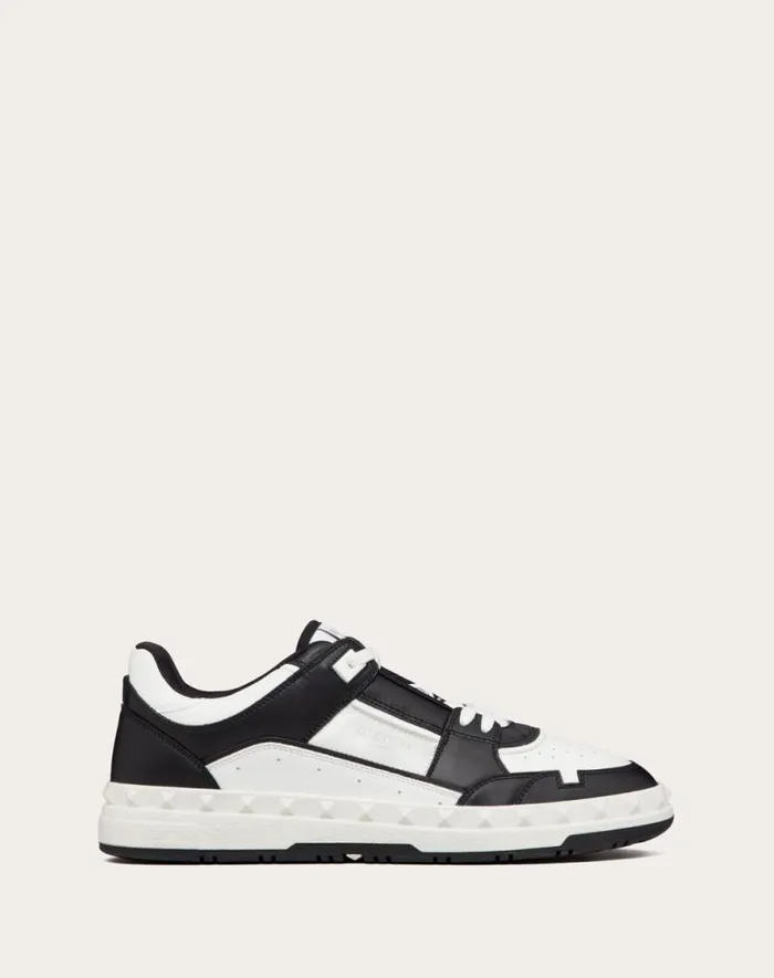 Valentino Sneakers Man Freedots Lowtop Sneaker In Calfskin For Man In White White Valentino Sneakers Man Freedots Lowtop Sneaker In Calfskin For Man In White White