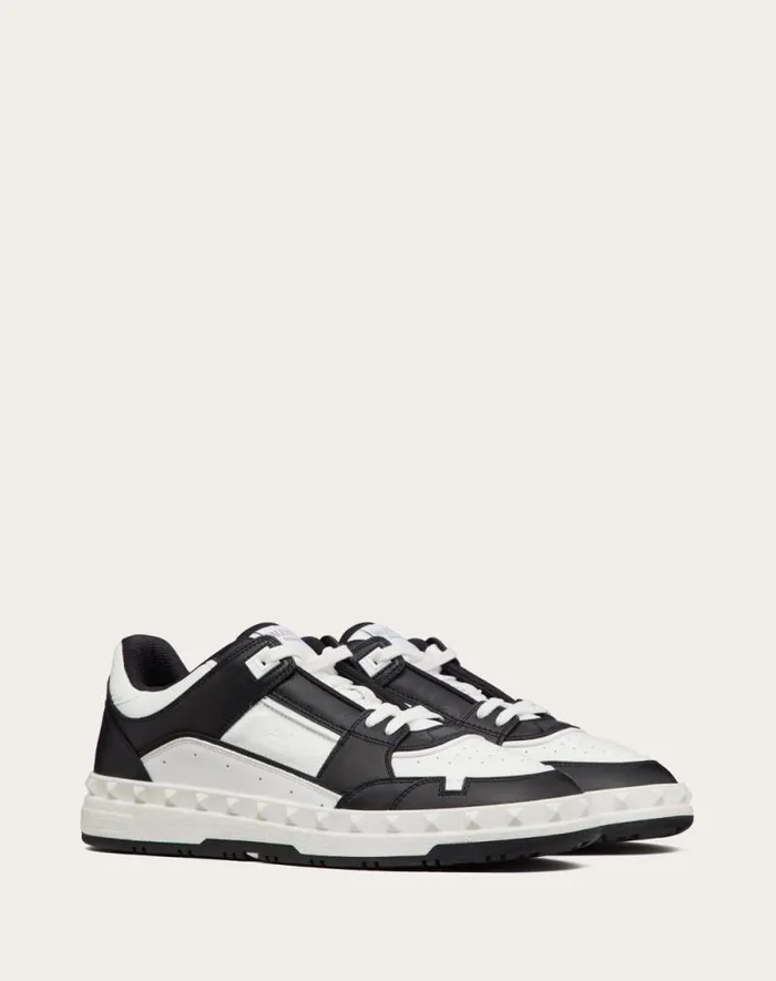 Valentino Sneakers Man Freedots Lowtop Sneaker In Calfskin For Man In White White Valentino Sneakers Man Freedots Lowtop Sneaker In Calfskin For Man In White White