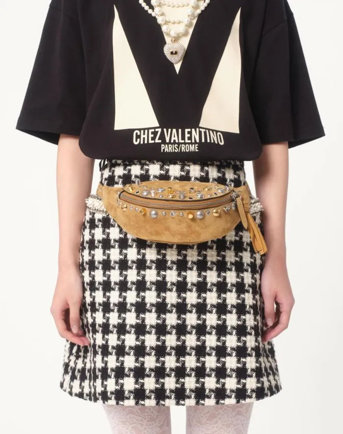 Valentino Tshirts And Sweatshirts Woman Jersey Cotton Tshirt With Chez Valentino Print For Woman In Ivory Ivory Valentino Tshirts And Sweatshirts Woman Jersey Cotton Tshirt With Chez Valentino Print For Woman In Ivory Ivory