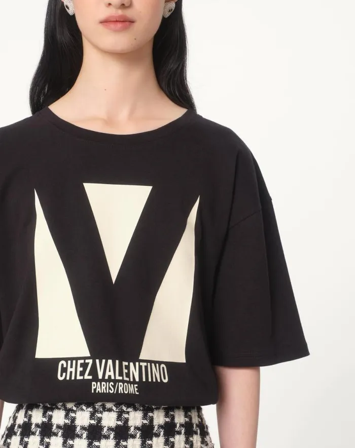 Valentino Tshirts And Sweatshirts Woman Jersey Cotton Tshirt With Chez Valentino Print For Woman In Ivory Ivory Valentino Tshirts And Sweatshirts Woman Jersey Cotton Tshirt With Chez Valentino Print For Woman In Ivory Ivory