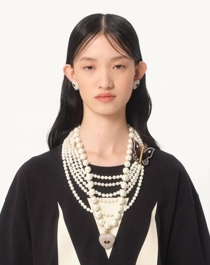 Valentino Tshirts And Sweatshirts Woman Jersey Cotton Tshirt With Chez Valentino Print For Woman In Ivory Ivory Valentino Tshirts And Sweatshirts Woman Jersey Cotton Tshirt With Chez Valentino Print For Woman In Ivory Ivory