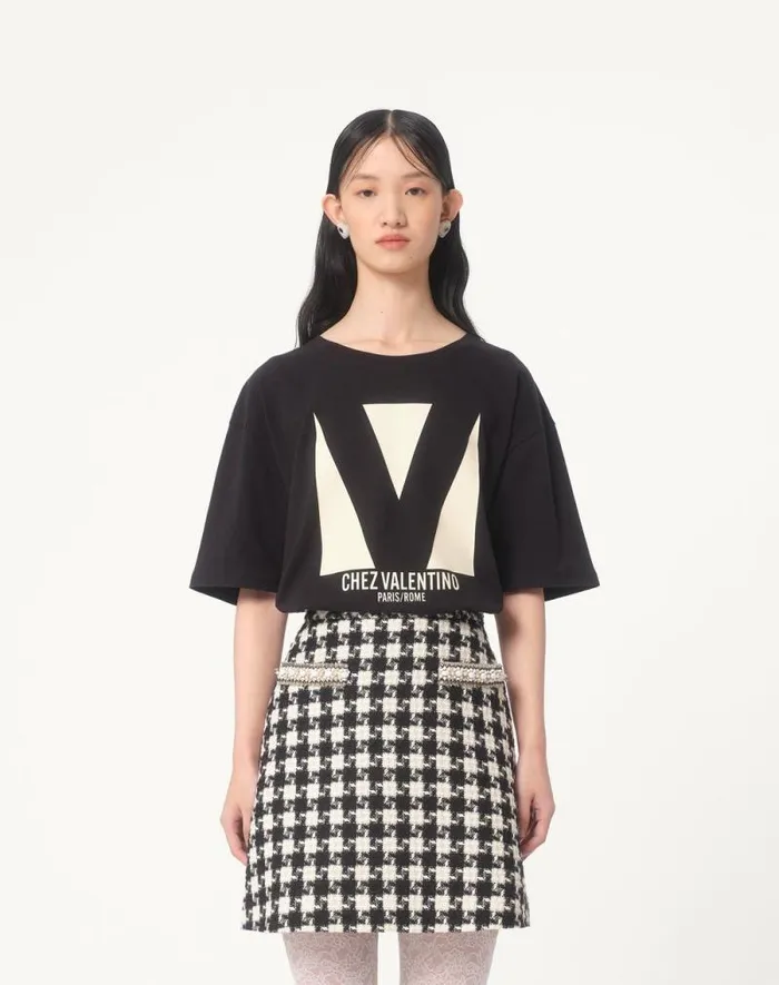 Valentino Tshirts And Sweatshirts Woman Jersey Cotton Tshirt With Chez Valentino Print For Woman In Ivory Ivory Valentino Tshirts And Sweatshirts Woman Jersey Cotton Tshirt With Chez Valentino Print For Woman In Ivory Ivory