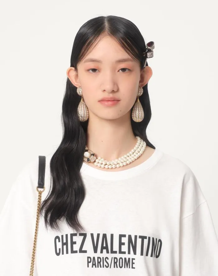 Valentino Tshirts And Sweatshirts Woman Jersey Cotton Tshirt With Chez Valentino Print For Woman In Ivory Ivory Valentino Tshirts And Sweatshirts Woman Jersey Cotton Tshirt With Chez Valentino Print For Woman In Ivory Ivory