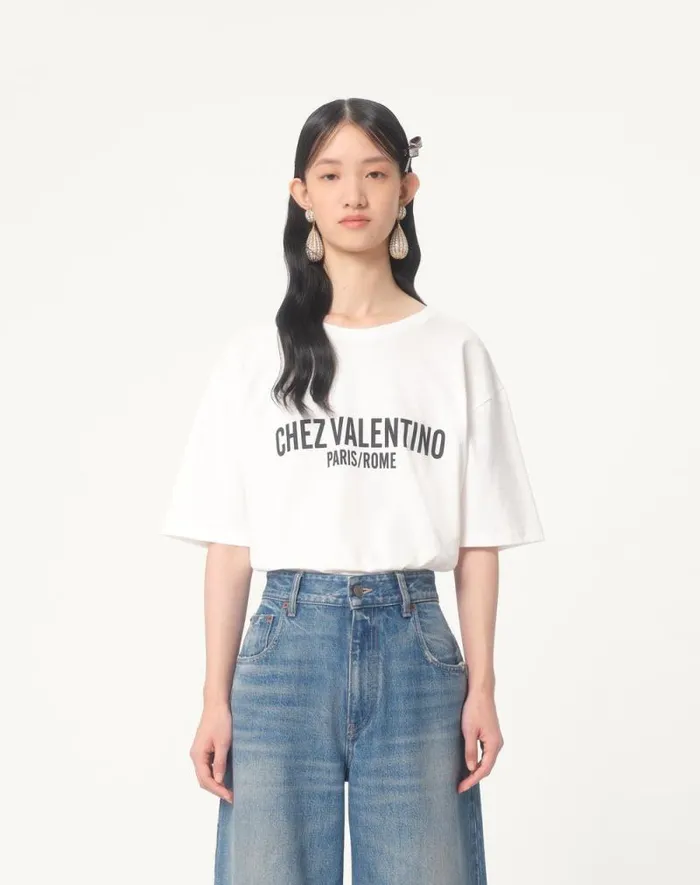 Valentino Tshirts And Sweatshirts Woman Jersey Cotton Tshirt With Chez Valentino Print For Woman In Ivory Ivory Valentino Tshirts And Sweatshirts Woman Jersey Cotton Tshirt With Chez Valentino Print For Woman In Ivory Ivory