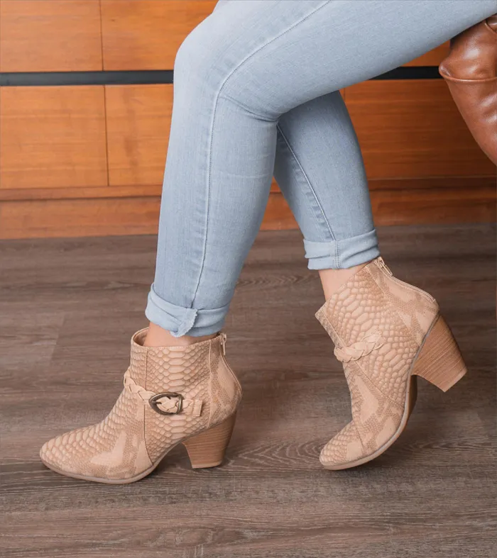 Women Baretraps Booties Ledell Bootie Camel