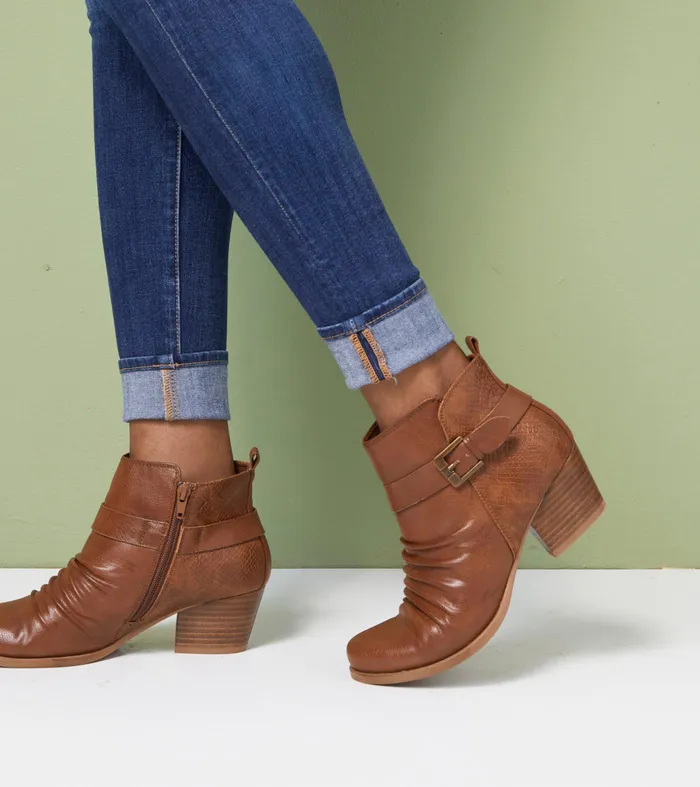 Women Baretraps Booties Rebel Block Heel Bootie Cognac