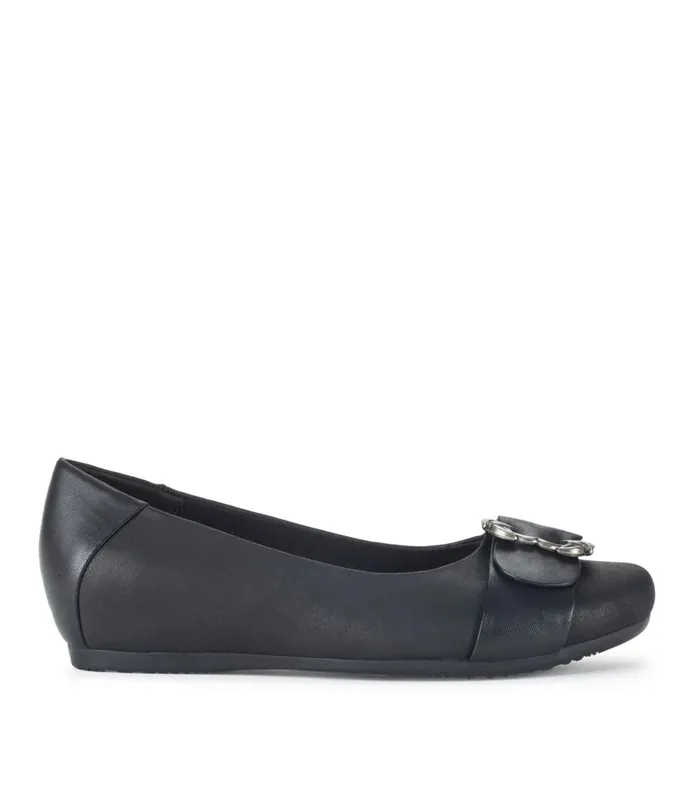 Women Baretraps Flats and Loafers Milady Flat Black