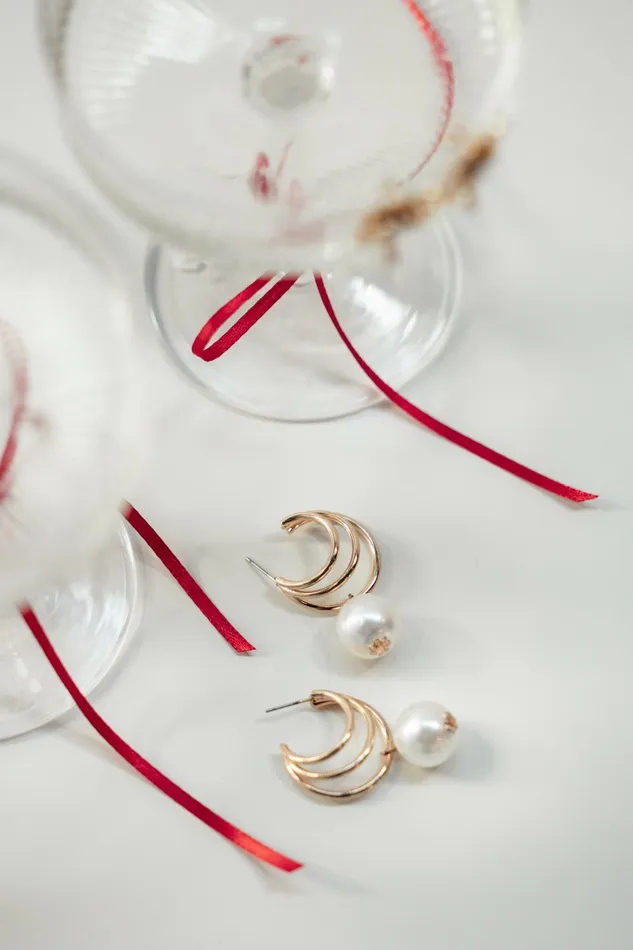 Women Petal and Pup Chelsea Earrings GoldPearl Earrings