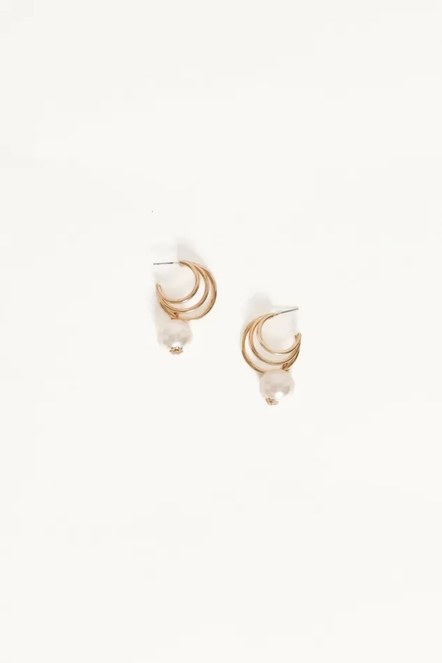 Women Petal and Pup Chelsea Earrings GoldPearl Earrings